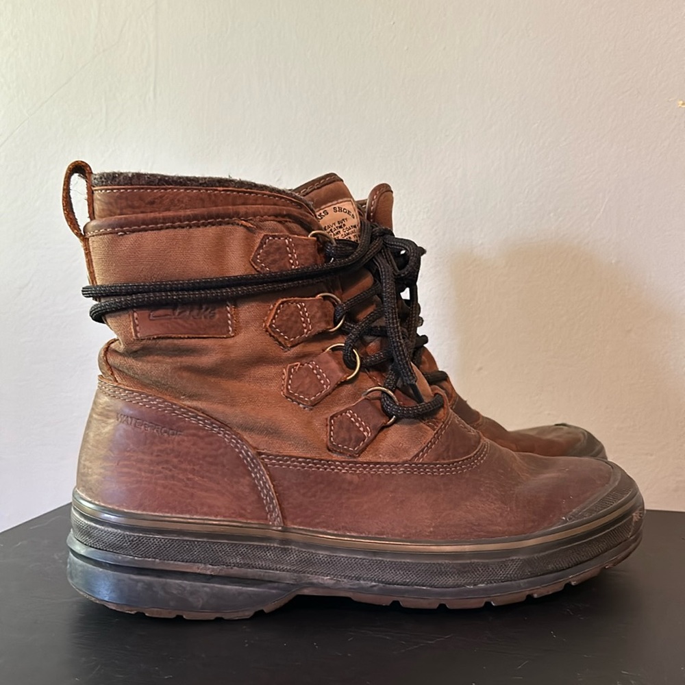 Clarks Boots Size 8 Heavy Duty Weather Resistant  Leather Casual Brown Boots .